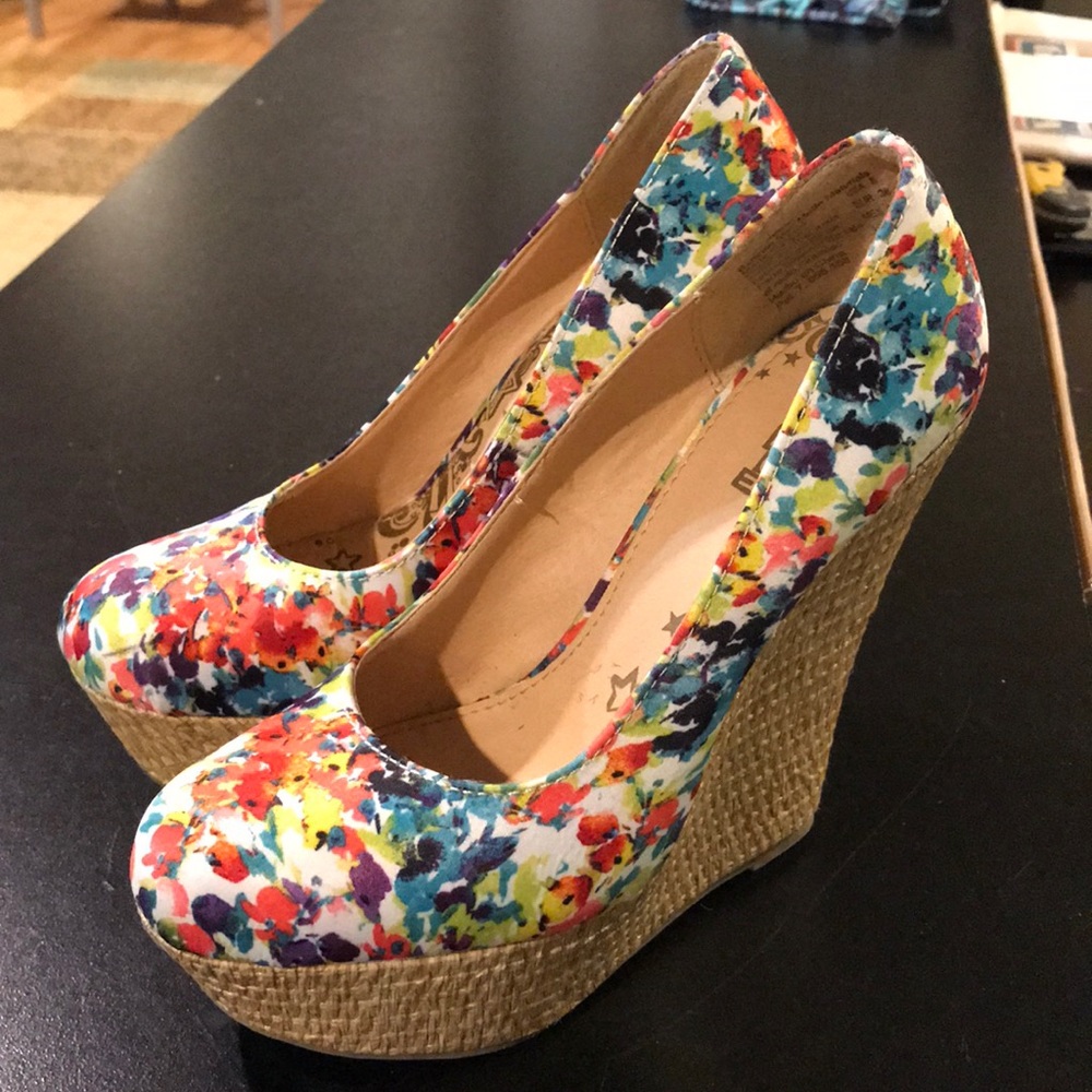 Floral Wedges